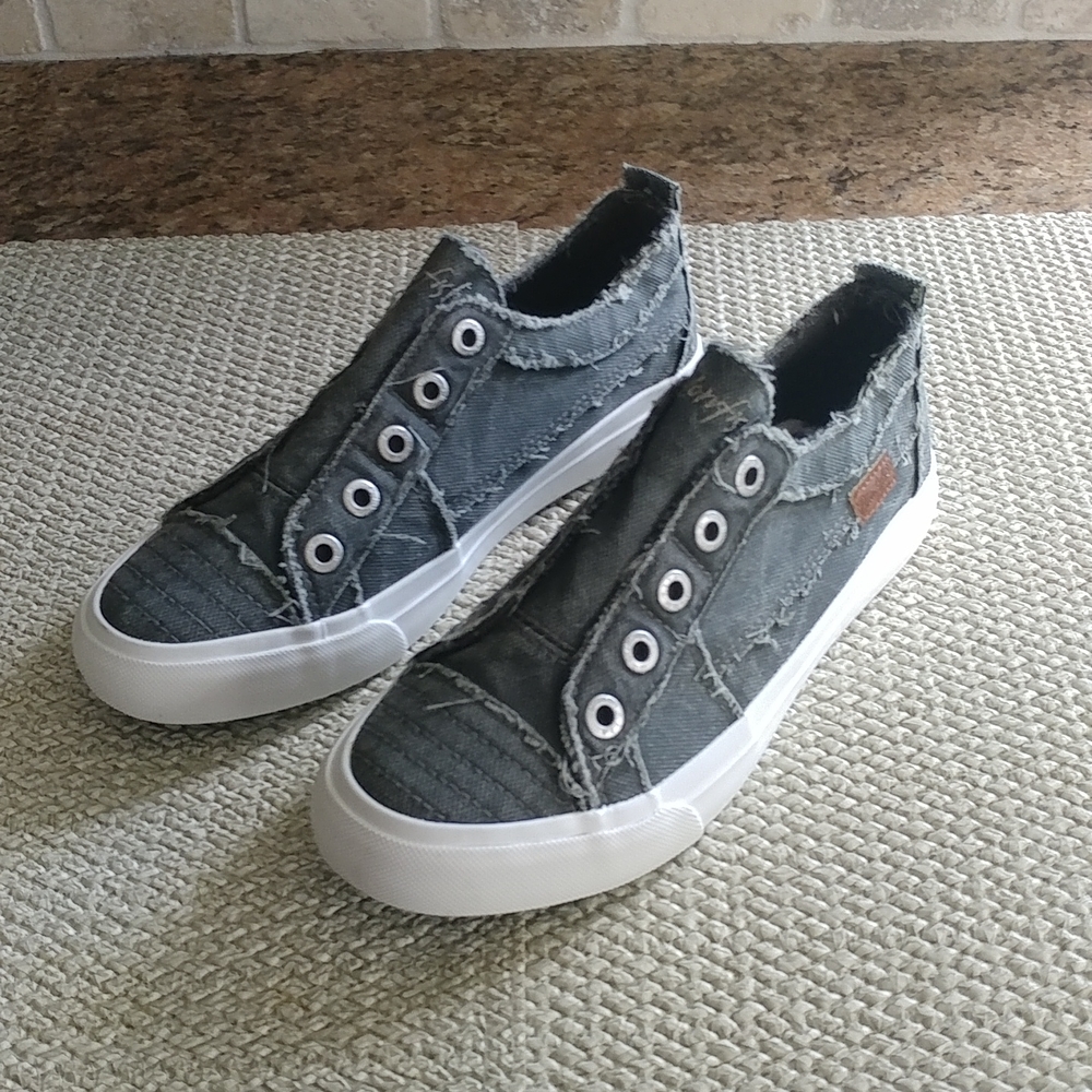 Blowfish sneakers Never worn Grey Womens size 8 Original $44 selling for $30.00